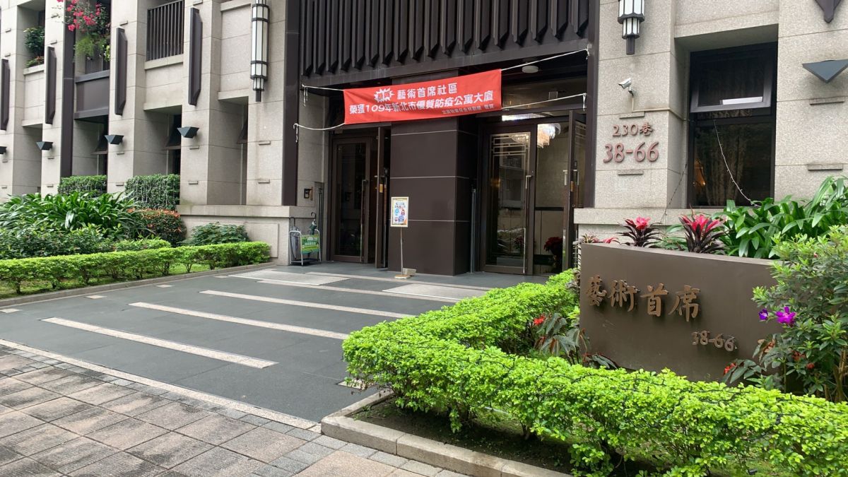 ▲許多社區大樓因應疫情，各項管制愈趨嚴格。（圖／NOWnews資料照片）