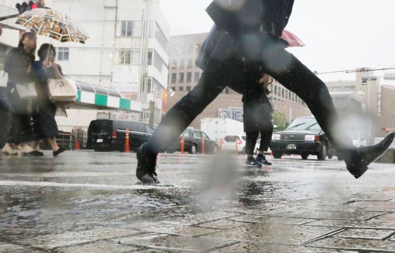 ▲日本受梅雨鋒面影響，今天以九州地區為中心雨勢激烈，熊本縣已對約1萬9000人下達避難指示。示意圖。（圖／美聯社／達志影像）