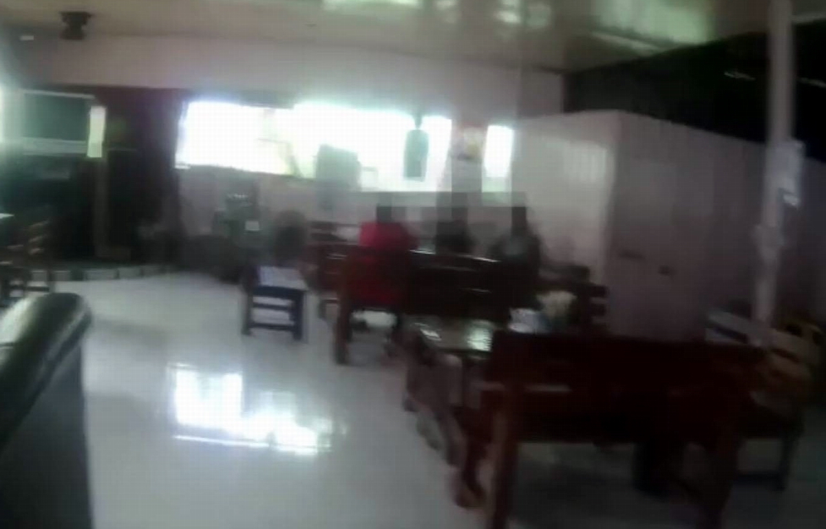 ▲屏東縣瑪家鄉一處卡拉OK店，何姓業者20日下午仍開放顧客進場消費，經警方舉發最高得處30萬元罰鍰。（圖／記者黃正忠翻攝, 2021.05.20）