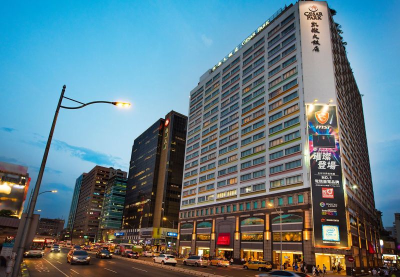 ▲台北凱撒大飯店21日發布緊急公告，表示將暫停營業。（圖／翻攝自台北凱撒大飯店臉書專頁）