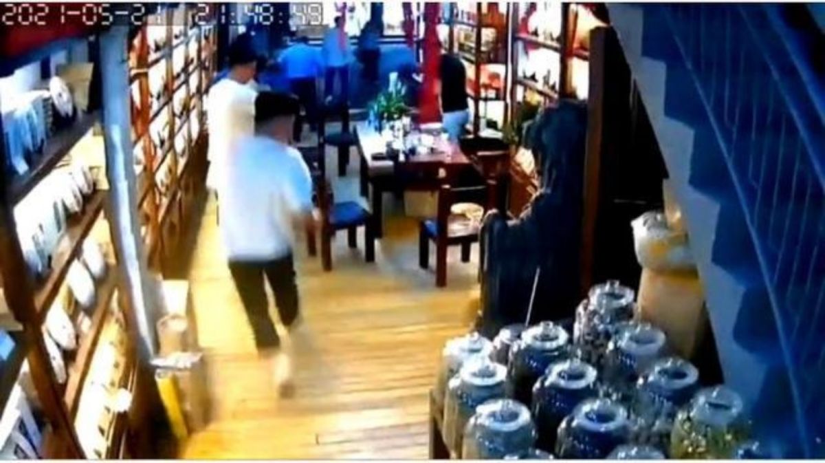 ▲中國雲南、青海，21日晚間接連傳出強震，民眾驚慌竄逃。（圖／翻攝自網易）