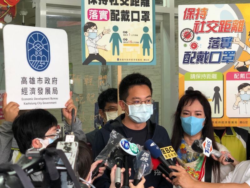 ▲廖泰翔表示防疫視同作戰,請業者與民眾務必配合,不要成為防疫破口。(圖/高市府經發局提供)