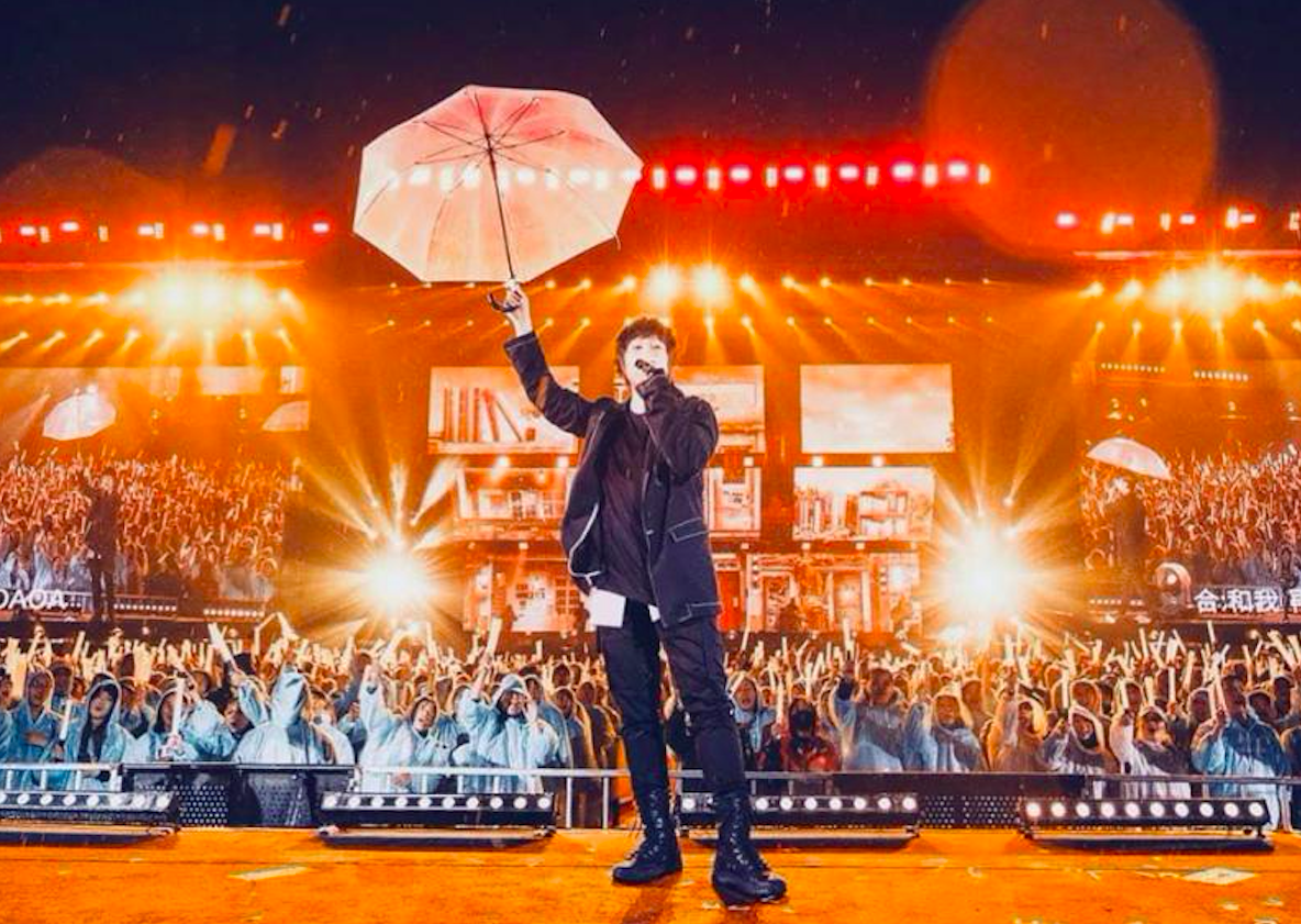 ▲在疫情期間，粉絲最希望能看到藝人獻上開唱，五月天在去年底時舉辦線上演唱會，與歌迷一起跨年。（圖／五月天阿信臉書）