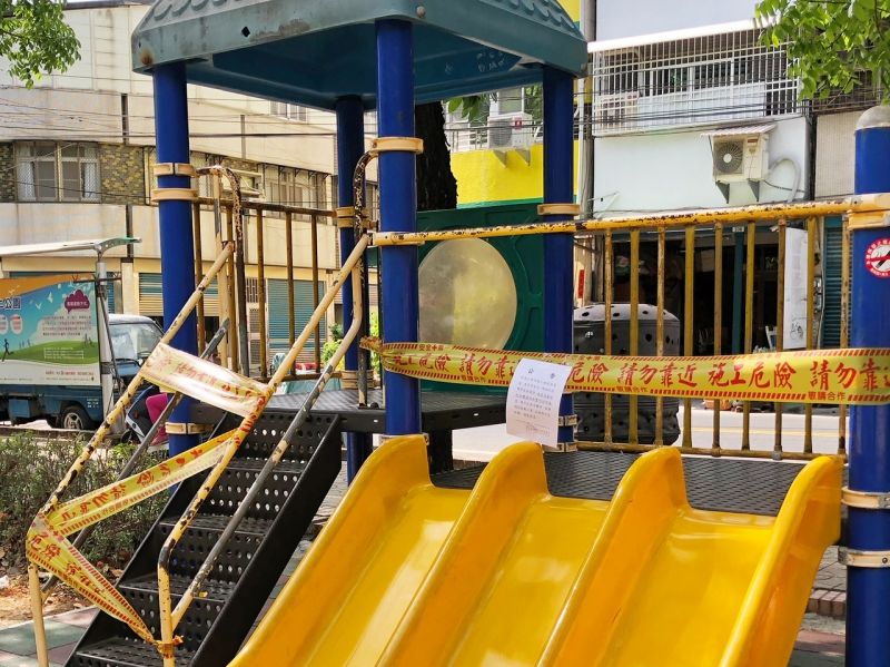 ▲高雄市所屬學校校園均不開放,包括所屬用地上籃球場、遊具等設施、圖書閲讀空間均已停止使用。(圖/高市府教育局提供)