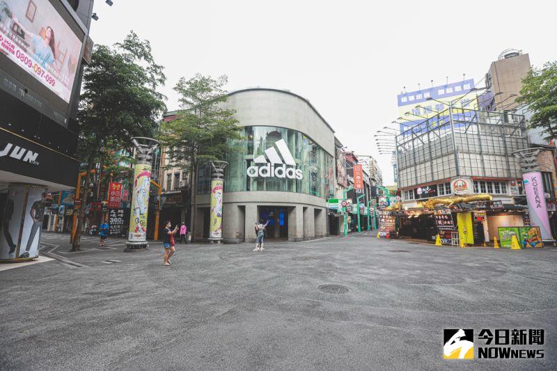 ▲本土疫情嚴重,日前指揮官陳時中呼籲民眾收心,週末盡量待在家不要出門,今(22)日下午的台北街頭人車稀少。(圖/記者葉政勳攝,2021.5.22)