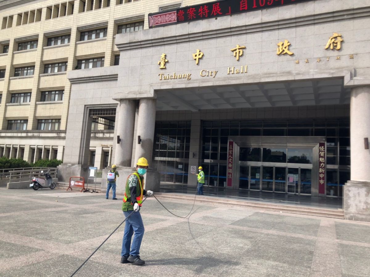 ▲台中市政府陽明大樓消毒(圖／市政府提供2021.5.22)