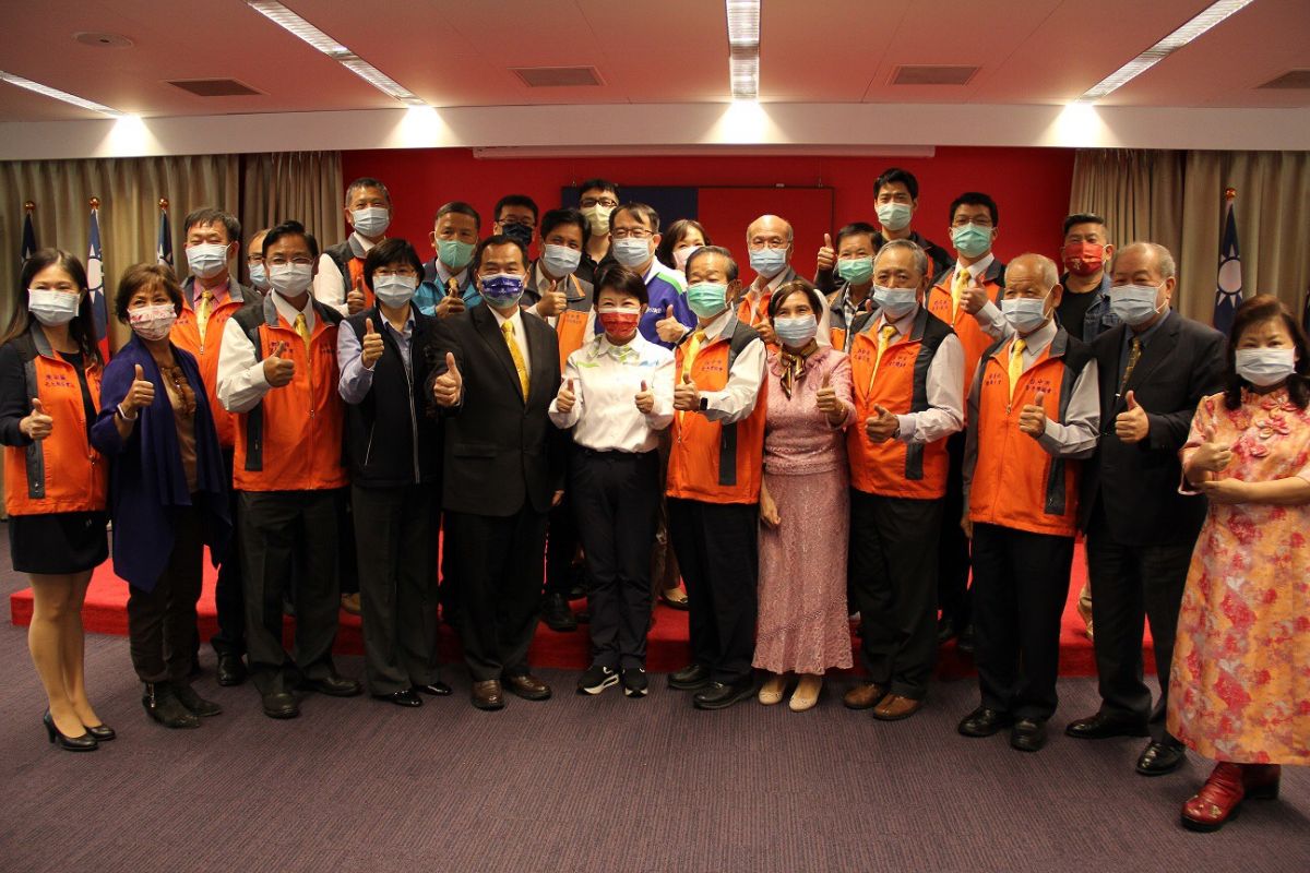 ▲台中金手獎優質企業與台中共榮共好，值此疫情發燒，捐贈市府快篩試劑助抗疫。（圖／市府提供）

