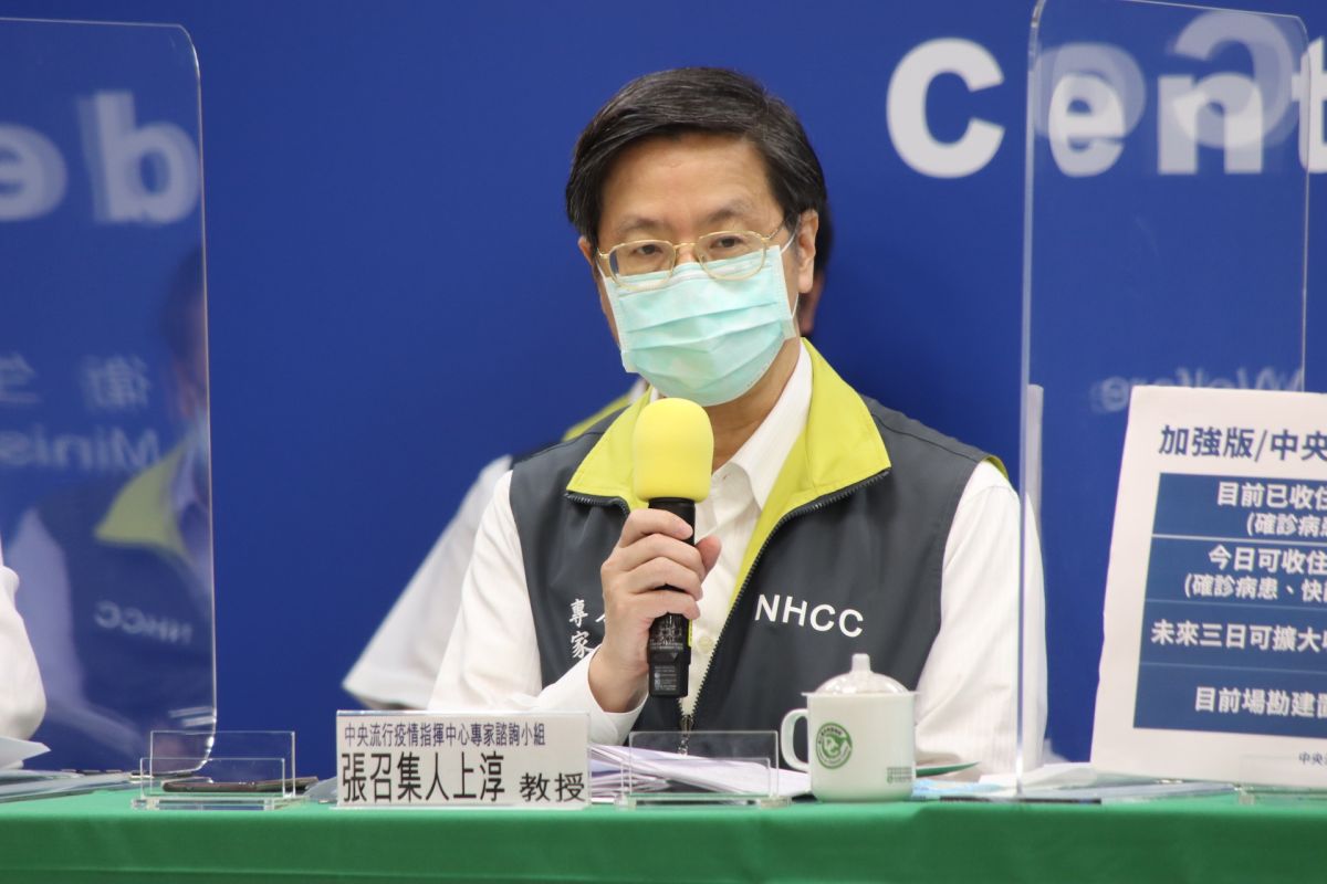 ▲張上淳今（23）日表示，嚴重症況個案還在增加，目前有66例使用呼吸器，2例使用葉克膜。(圖／指揮中心提供)