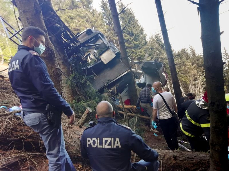 ▲義大利23日驚傳觀光纜車由高空墜落的事故，已知至少14人死亡。（圖／美聯社／達志影像）