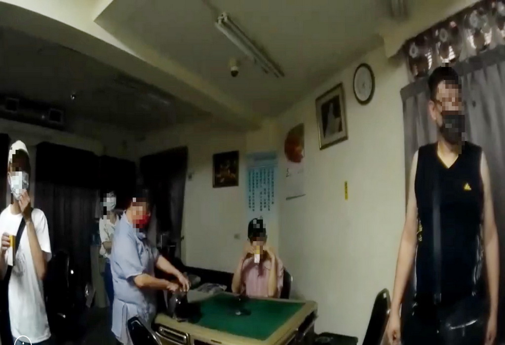 ▲大里區麻將休閒館暗中營業被查獲。(圖／警方提供2021.5.24)