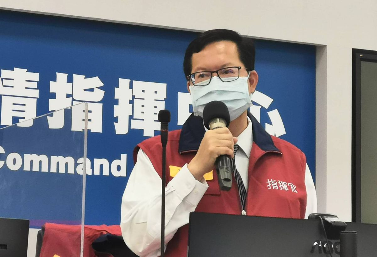 ▲鄭文燦宣布桃園市今天開始餐飲業一律禁止內用，僅能外送或外帶，市府會加強稽查，違者可罰3千至1萬5千元。（圖／桃園市政府提供）