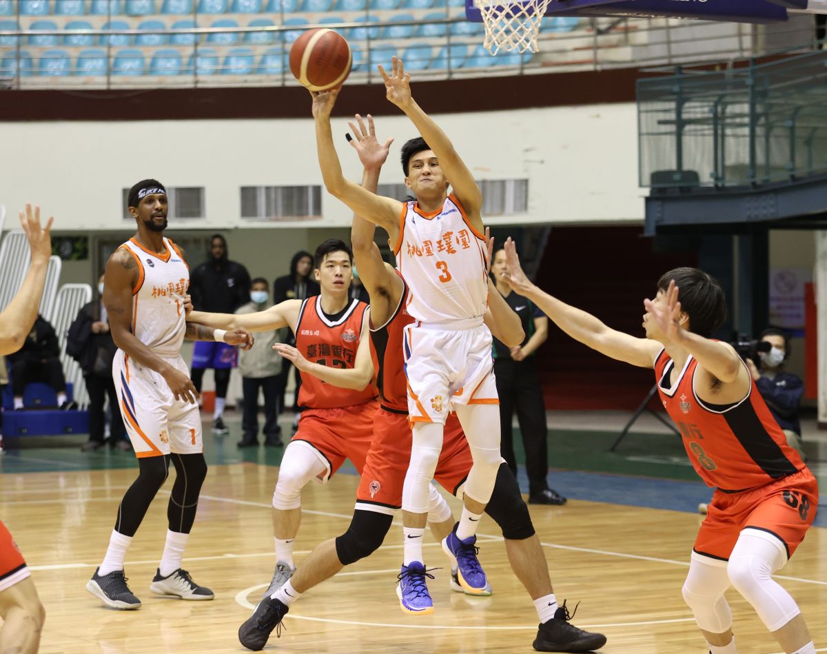 ▲第18季SBL年度獎項公布，洋將包辦4項，唯一本土璞園吳家駿首獲助攻王。（圖／中華民國籃球協會提供）