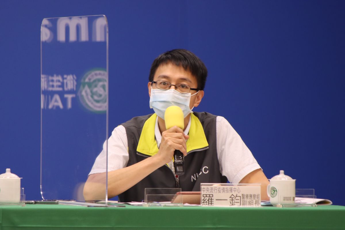 ▲中央流行疫情指揮中心醫療應變組副組長羅一鈞今（24）日說明最新疫情。資料照。（圖／指揮中心提供）。