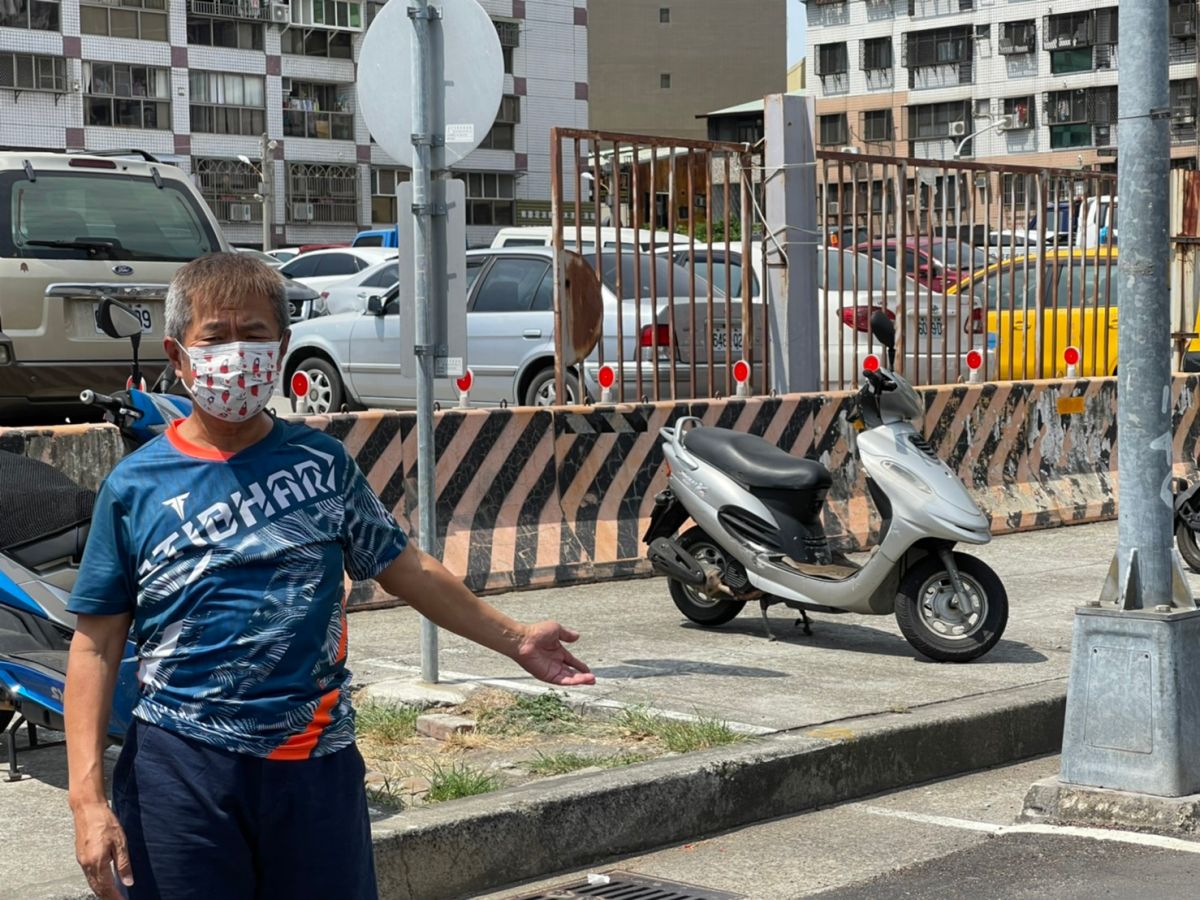 ▲市議員鄭功進表示，接獲多位基層停車收費員的陳情，上廁所、吃口飯地方都找不到，明顯就是缺乏防疫時期的完善配套(圖／鄭功進服務處提供2021.5.24)