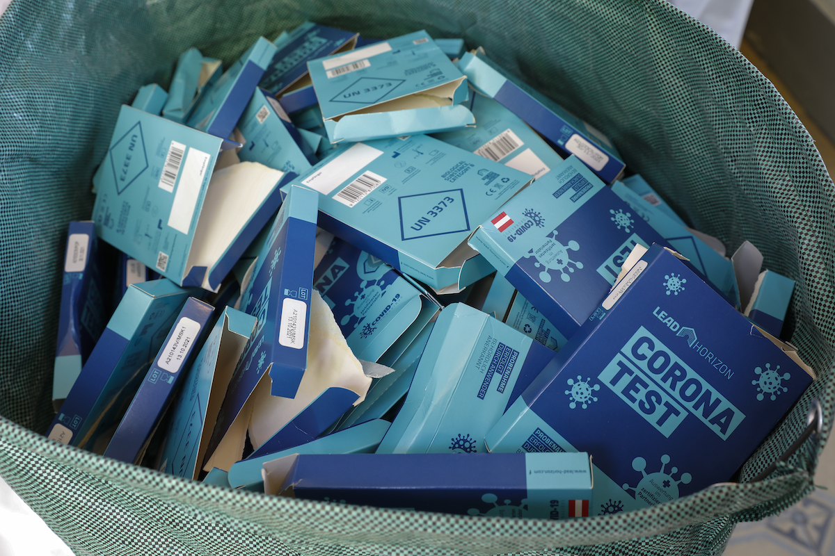 ▲因篩檢量增加，台灣連日傳出「校正回歸」。示意圖。（圖／美聯社／達志影像）