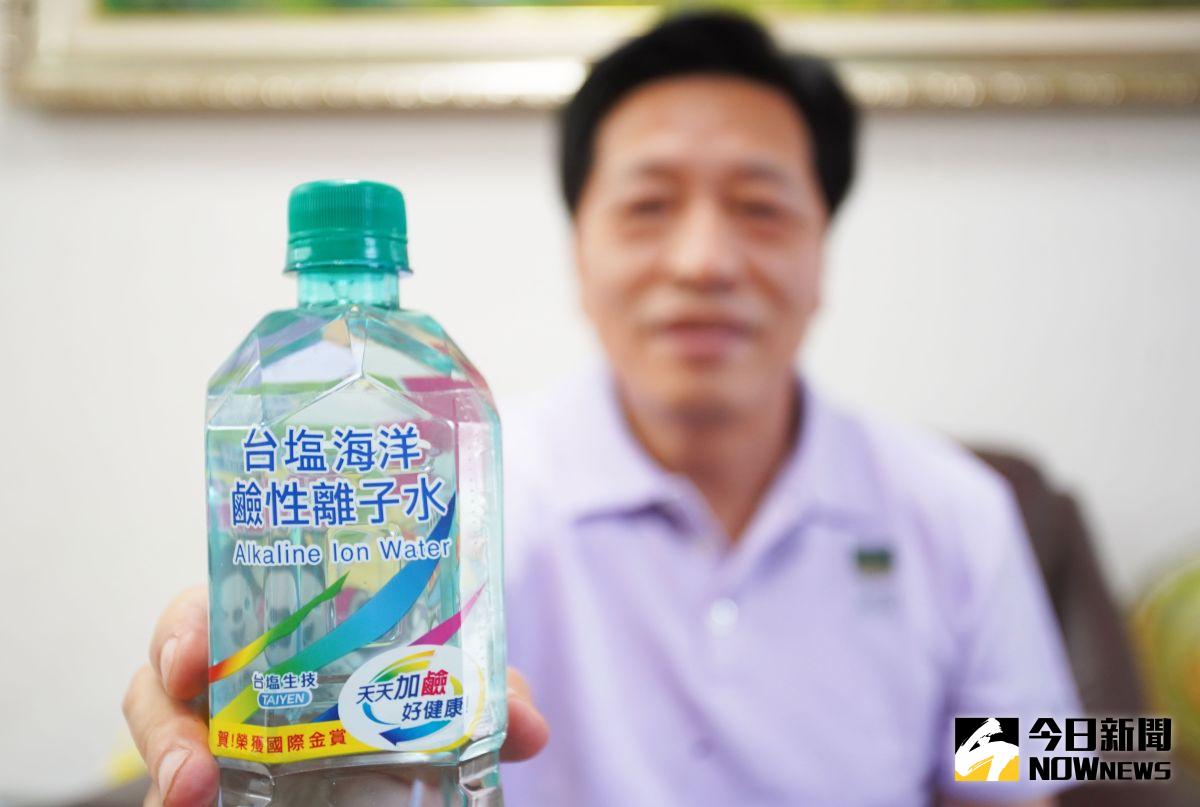 ▲鄭寶清強調，目前海水淡化成本已經與工業大戶水費接近，用來解決四面環海的台灣用水問題，是最好的方案。（圖／記者李春台攝，2021.05.22）