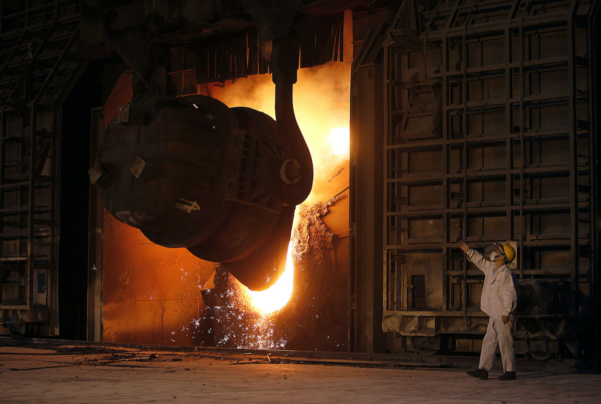 ▲中國5大監管部門週日（23）約談重點企業，強調嚴禁囤貨、哄抬價格等違法行為。（圖／美聯社／達志影像）