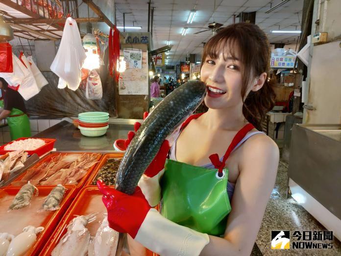 ▲「最美魚販」阿澎響應退職醫護徵召。(圖/記者陳雅芳攝)