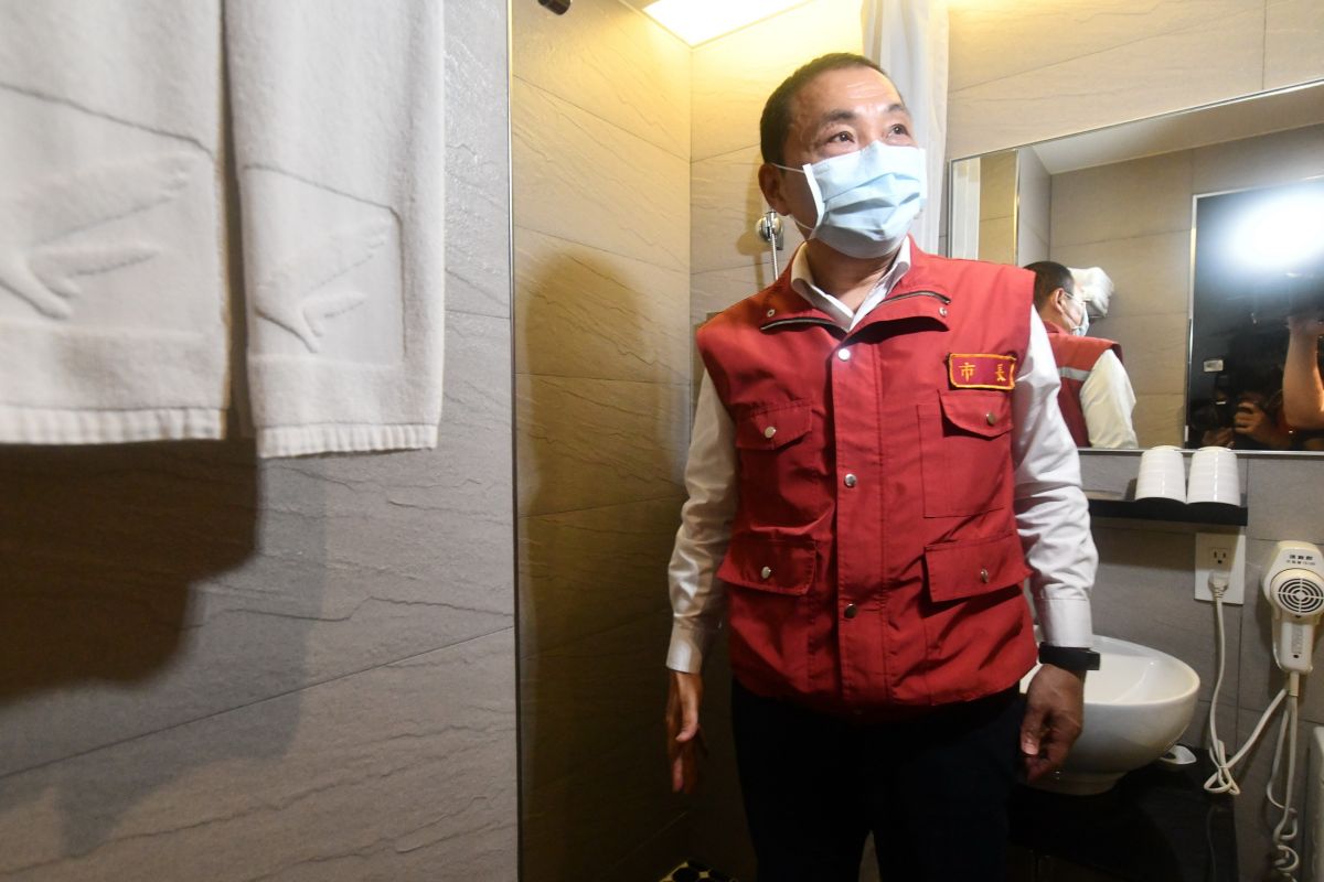 ▲侯友宜呼籲，「隨著疫情在轉換的過程當中，我們也隨時要做好停班的準備！」（圖／新北市政府提供）