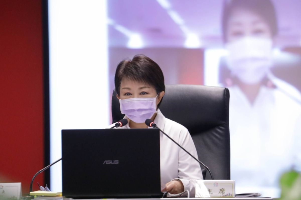 ▲中市政府市政會議改為全面線上召開，各局處長在辦公室內透過視訊參與會議(圖／市政府提供2021.5.25)