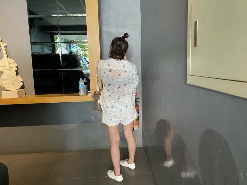 ▲色情業者在疫情期間硬是要接客，一名賣淫女子在汽車旅館內被警逮獲（圖/記者鄧力軍翻攝）