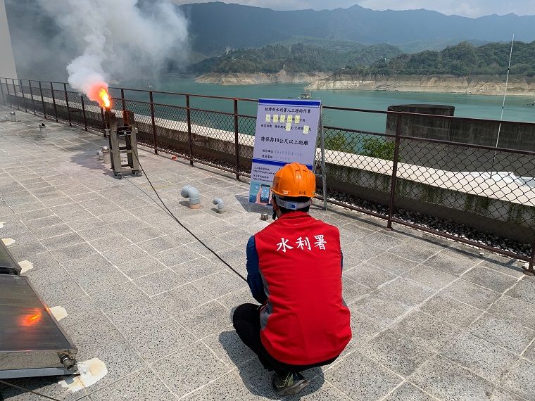 ▲水利署表示，今日在嘉義仁義潭、台南曾文、南化、高雄甲仙堰及旗山工作站等水庫，進行人工增雨。（圖／水利署提供）