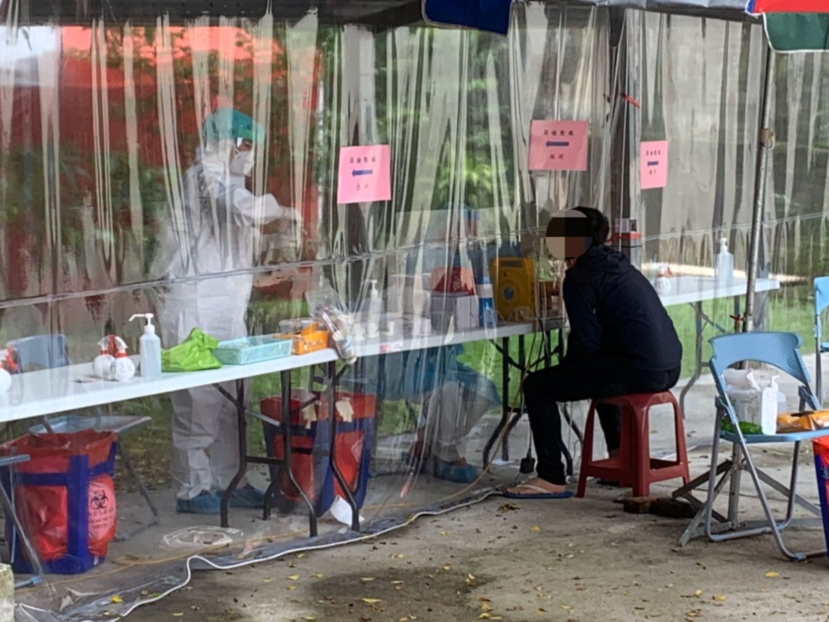 ▲基隆市政府昨（24）日也在基隆市立醫院院本部設立快篩站，採線上預約制，接受特定條件對象的篩檢。（圖／基隆市政府提供）