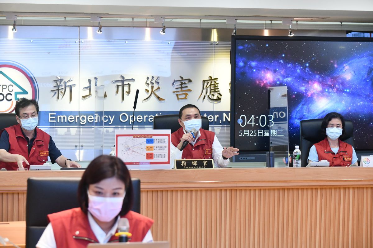 ▲侯友宜表示，如果疫情的高峰沒有趨緩，會建議中央在必要的時候「該停班就停班！」。（圖／新北市政府提供）