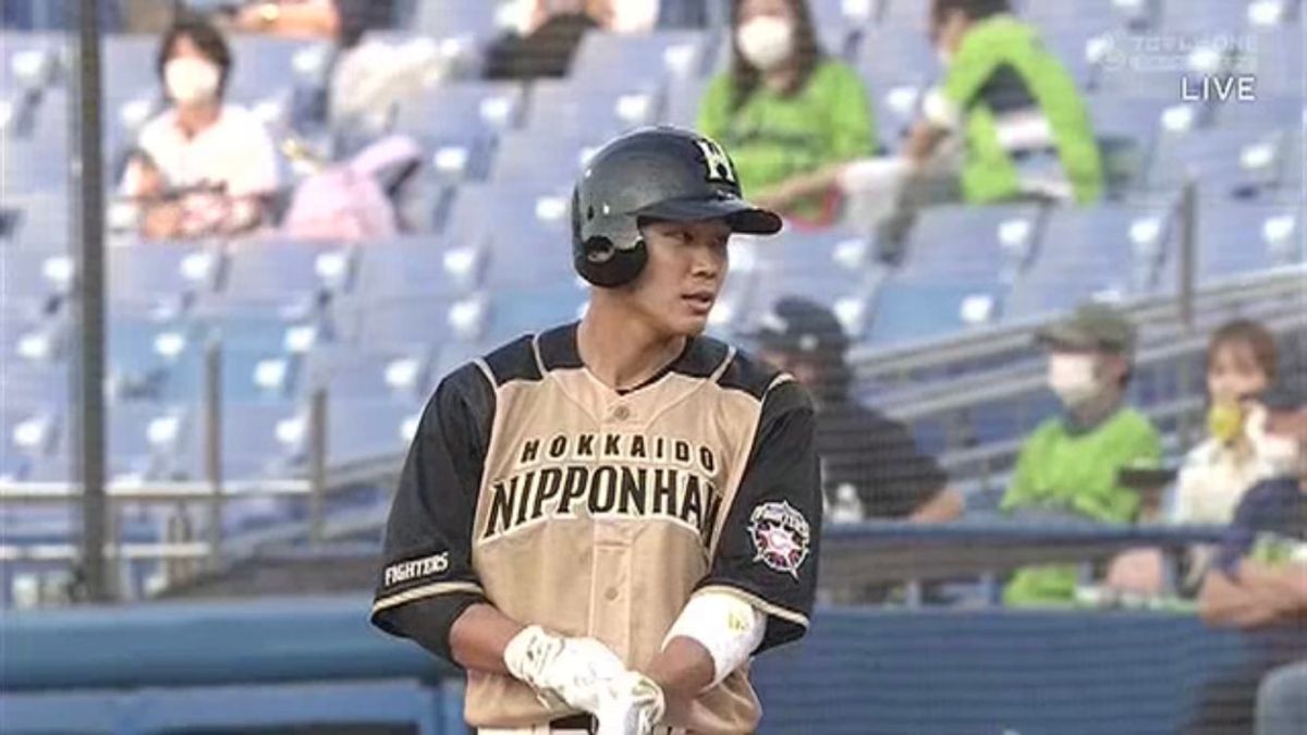 ▲王柏融順利敲安。（圖／取自富士電視台）