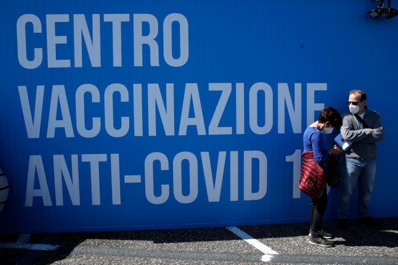 ▲義大利近日推動2022兒童接種新冠疫苗計畫，但由於兒童在疫苗臨床試驗的數據上較少，引起爭議。（圖／美聯社／達志影像）
