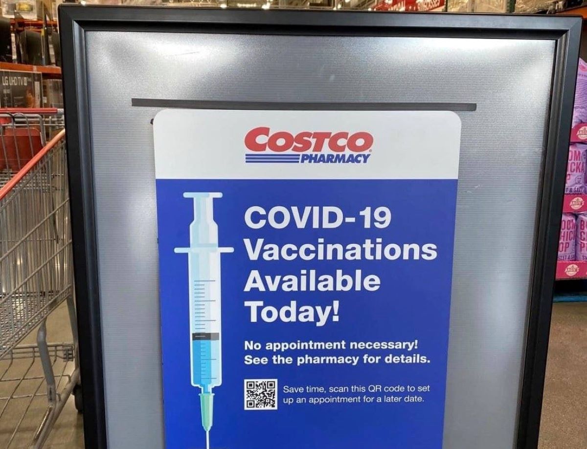 ▲國民黨黨主席江啟臣透露，美國目前已開放民眾可至好市多施打疫苗，甚至提供3種選擇，讓台灣網友羨慕直喊「台灣可以進嗎？」（圖／翻攝江啟臣臉書）