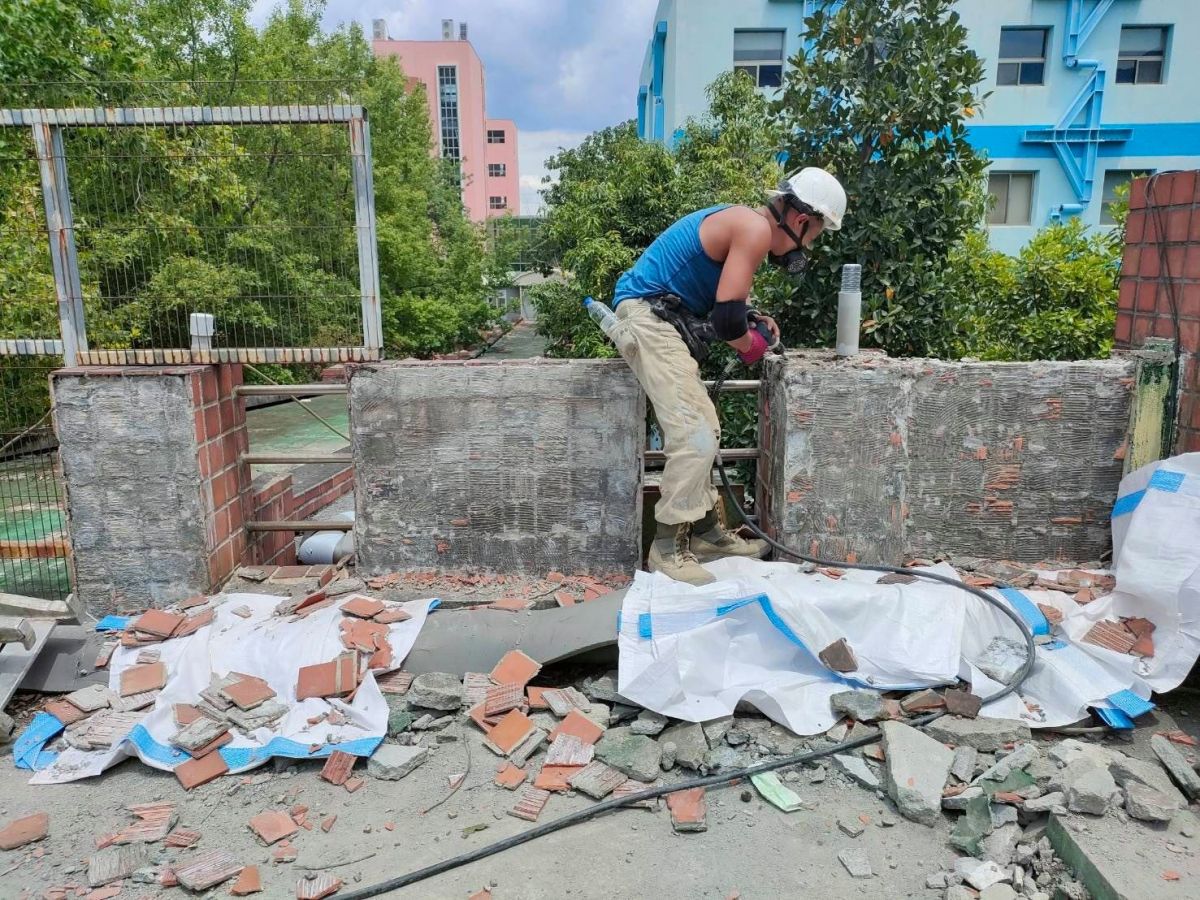 ▲一位工頭發表長文訴說沒有密閉空間可以好好吃飯的辛酸，希望外界多點包容。（示意圖，非當事人／翻攝自《爆怨2公社》臉書）