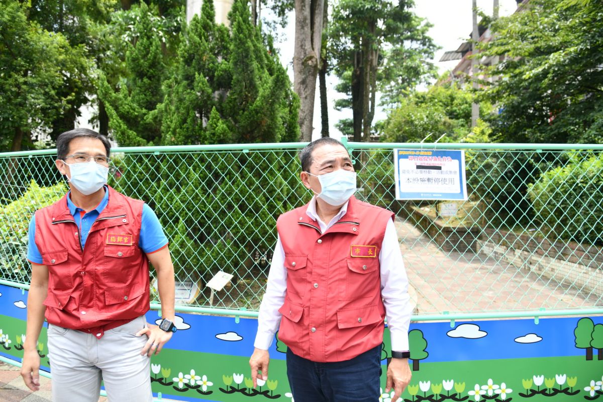 ▲新北市長侯友宜今日前往視察新店及永和熱區防疫中心，強調因應疫情的快速變化，新北會迅速整備資源待命。（圖／新北市政府提供）