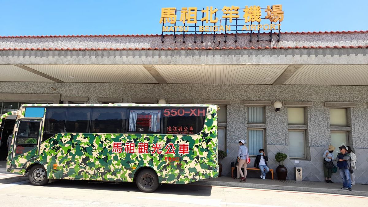 ▲連江縣政府宣布即日起於南竿、北竿機場設立入境旅客填寫健康調查表及自主健康監測14天，並提供自願性採檢服務。（圖／翻攝自臉書馬祖好美社團）