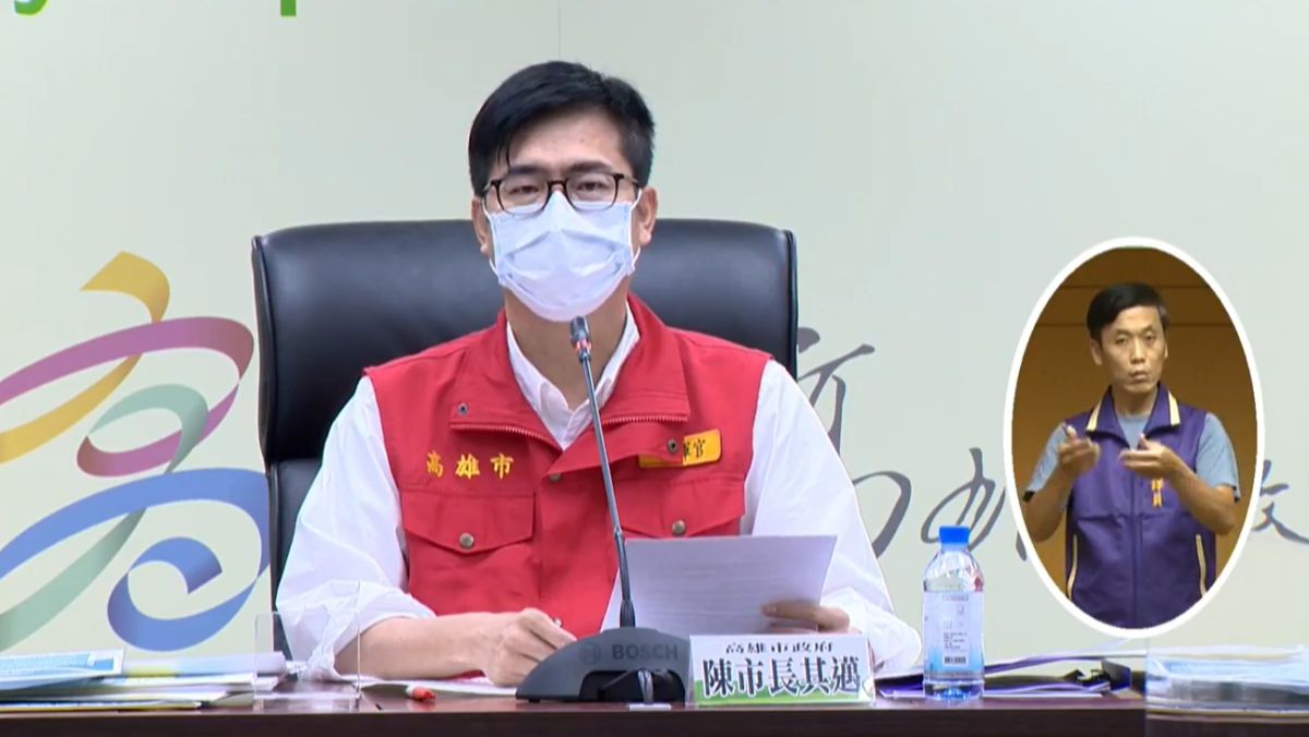 ▲陳其邁表示，高雄預計在周五會拿到2.1萬劑的AZ疫苗，預計3天內打完。（圖／翻攝自高雄100直播）