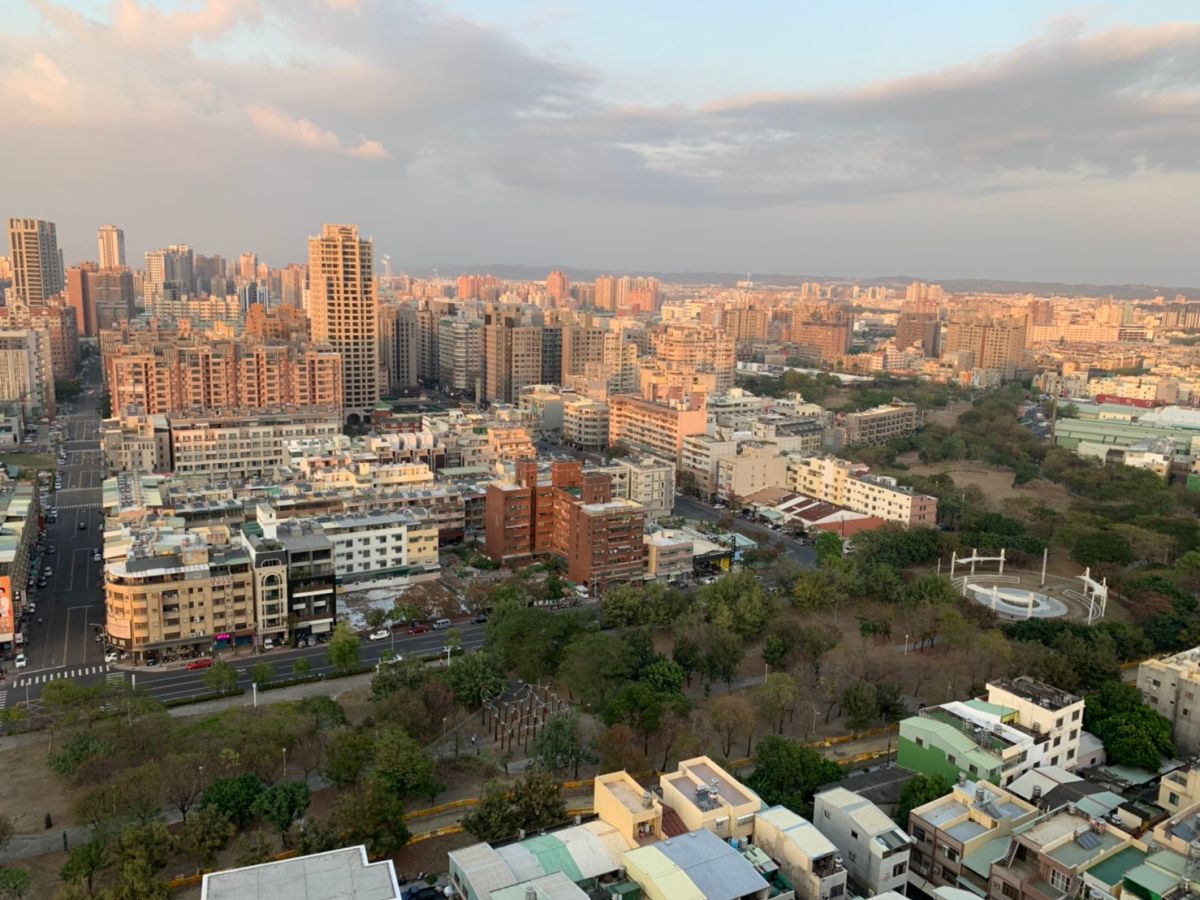 ▲R15捷運站周邊有大型公園，交通、文教等機能也都很便利。（圖／NOWnews資料照片）