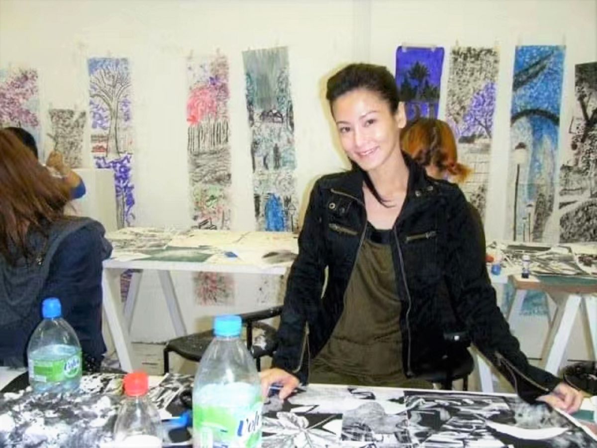 ▲邱琦雯在英國學服裝設計，常常忙到沒天沒夜。（圖／艾迪昇傳播提供）