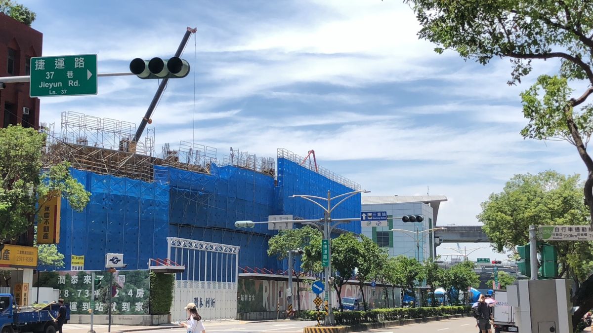 ▲二重疏洪道重劃區最受矚目的建設當屬知名建商與捷運共構的大樓，未來將引入商場。（圖／NOWnews資料照片）