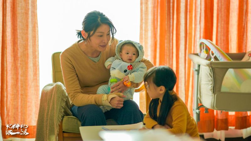 ▲▼柯奐如為角色刻意增肥、扮醜,詮釋媽媽育兒辛苦的一面。(圖/柯奐如臉書)