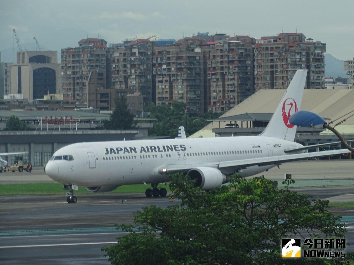 ▲日本宣布無償提供台灣124萬劑AZ新冠肺炎疫苗，4日下午將由日航班機運送來台。(資料照／記者呂炯昌攝)