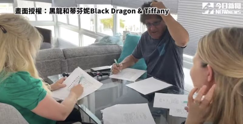 ▲讓外國人考台灣英文指考，他們能拿到幾分呢？（圖／黑龍和蒂芬妮Black Dragon & Tiffany 授權）