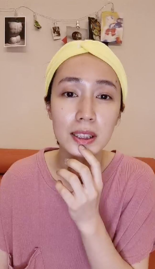 ▲▼小薰開直播還原被詐騙的過程。(圖/小薰IG)