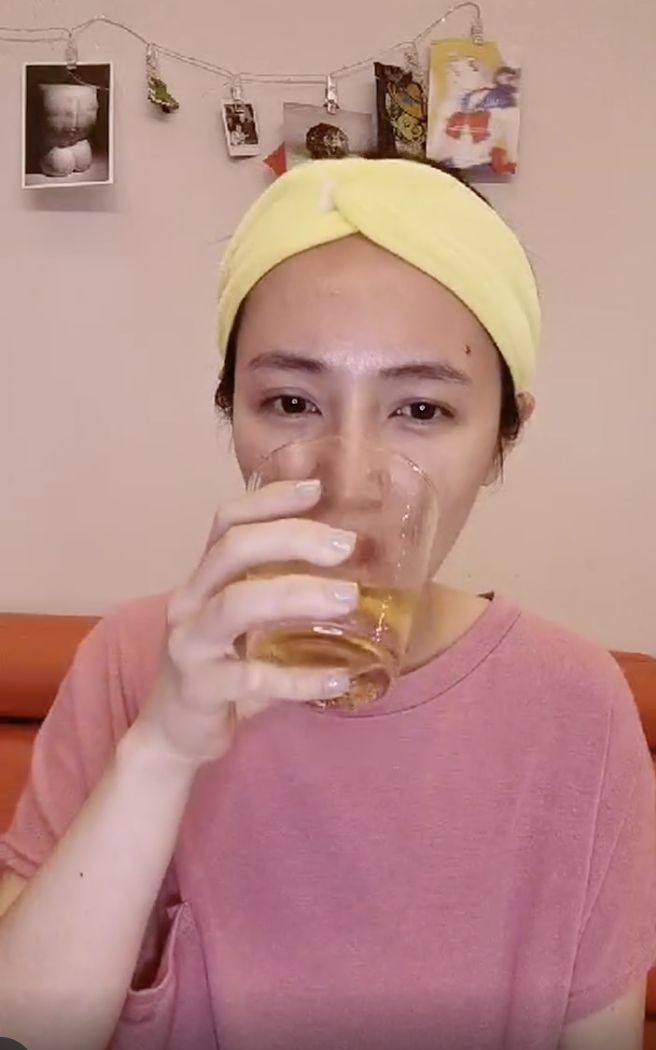 ▲▼小薰開直播還原被詐騙的過程。(圖/小薰IG)