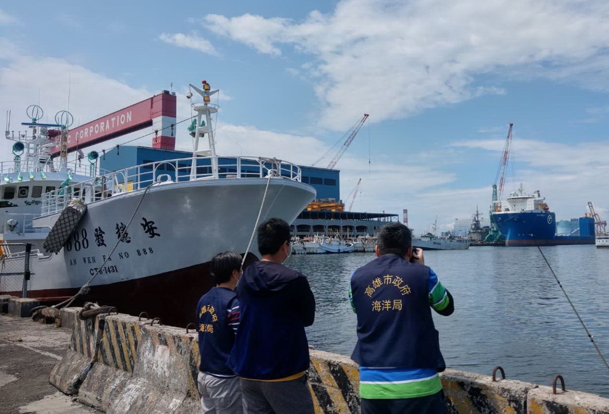 ▲高雄市政府海洋局加強海污稽查工作，以達海域污染零死角，捍衛海域潔淨。(圖／記者黃守作攝，2021.05.29)　
