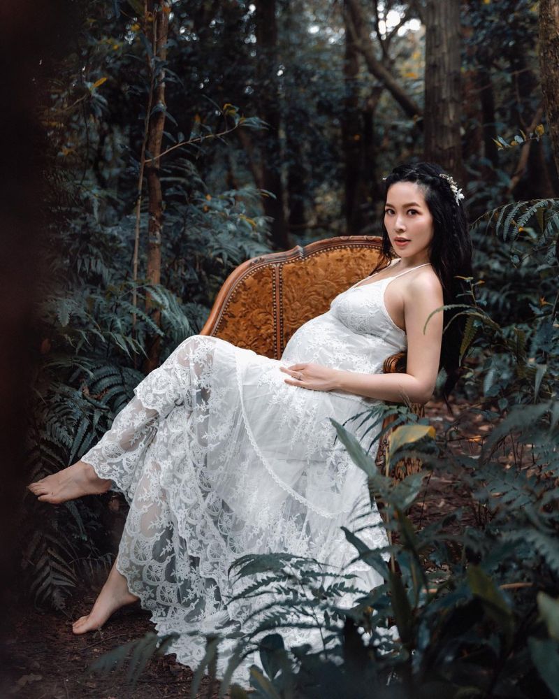 ▲▼廖曉喬穿著一襲白色森林系洋裝的美麗模樣，宛如大自然女神。（圖／翻攝廖曉喬
