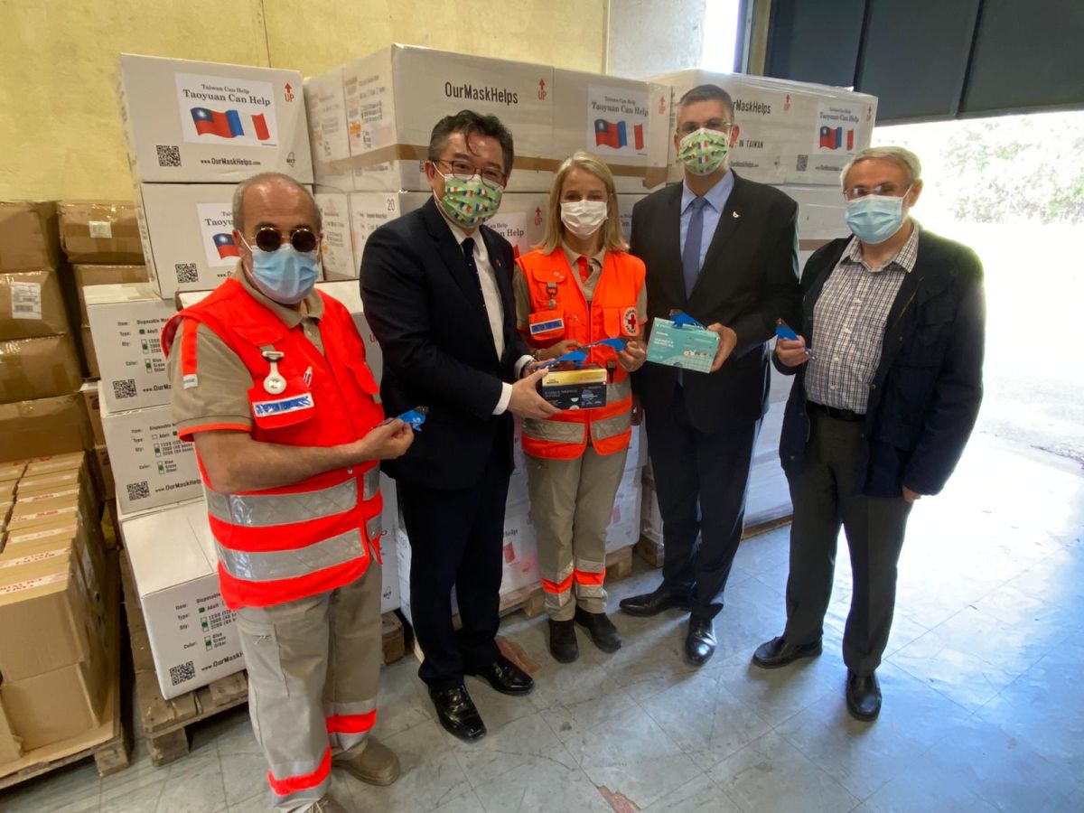 ▲台法互助抗疫，駐普羅旺斯辦事處28日舉行捐贈口罩儀式。（圖／Taïwan en Provence 駐普羅旺斯辦事處提供）