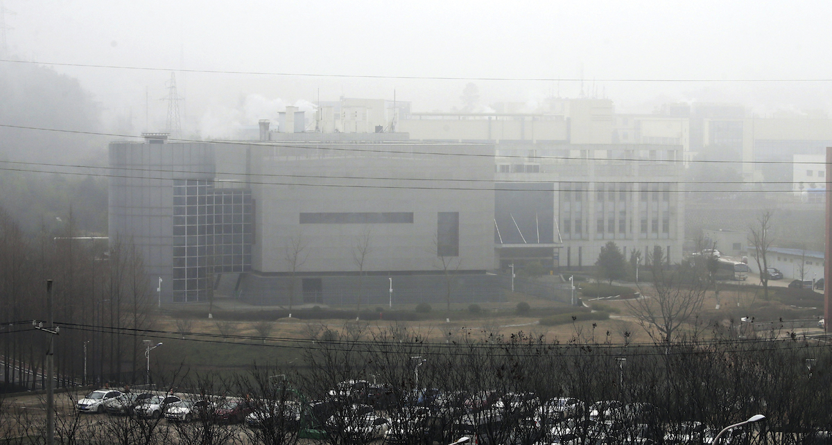 ▲美國情報機構正在挖掘基因資料的寶庫，這可能是揭開COVID-19（2019冠狀病毒疾病）疫情起源的關鍵，不過他們得先設法譯解這些資料，而這並非易事。圖為武漢病毒研究所。（圖／美聯社／達志影像）