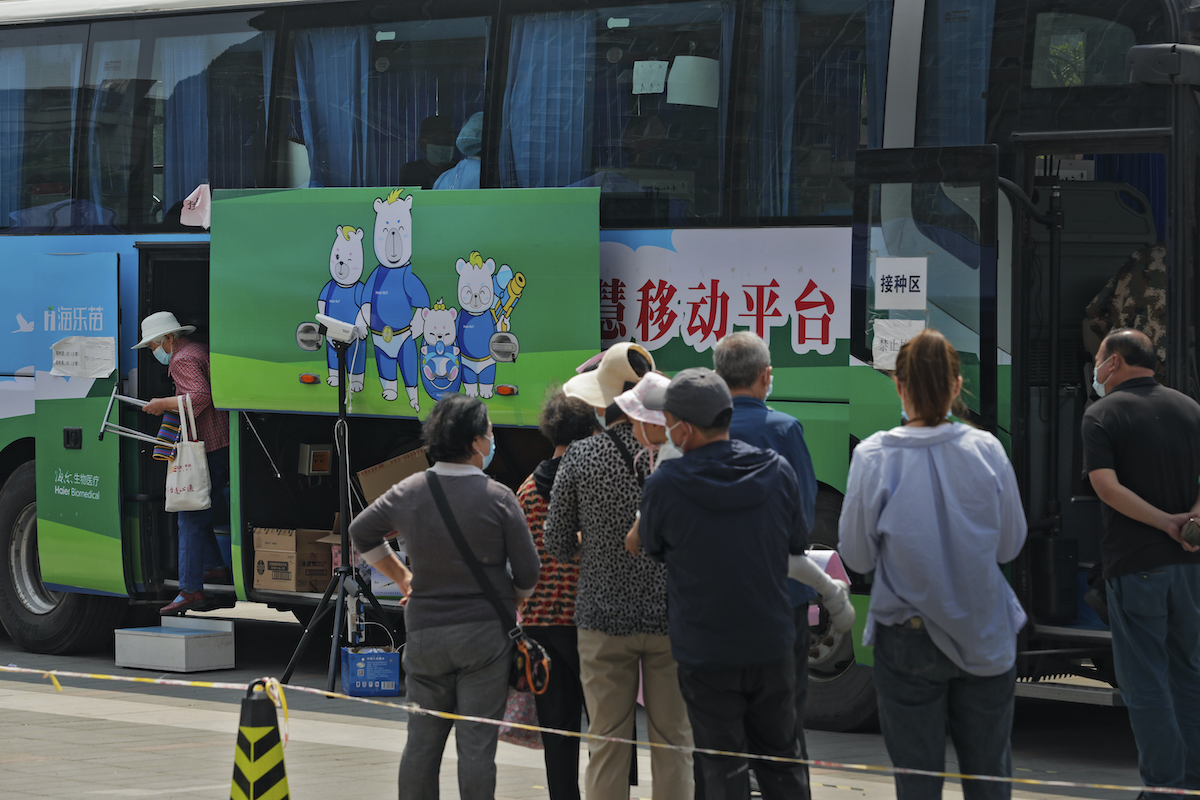 ▲中共建黨百年慶典將在北京舉行，港媒報導，參會者需完成注射2劑中國製疫苗；注射外國疫苗者將無法參加。示意圖。（圖／美聯社／達志影像）