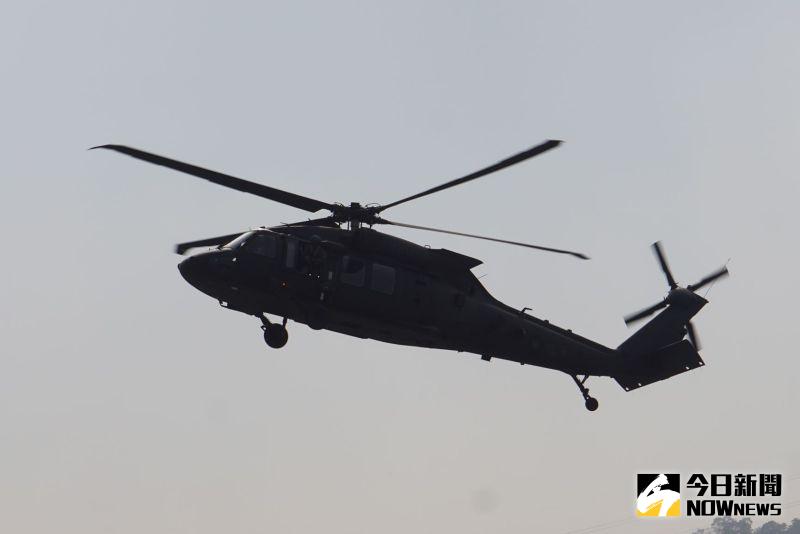 ▲空勤總隊花蓮駐地派遣黑鷹直升機前往能高山執行救援勤務。圖為UH-60M黑鷹直升機。(示意圖，非文中提及直升機／記者呂炯昌攝)