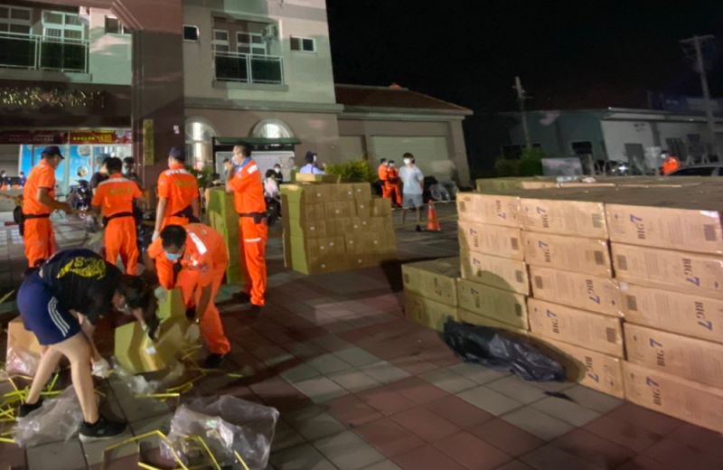 ▲海巡署南部分署第五岸巡隊查獲漁船走私香菸及藥品案。(圖/海巡署南部分署第五岸巡隊提供)